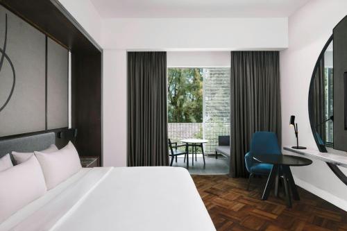 Deluxe King Room with Balcony