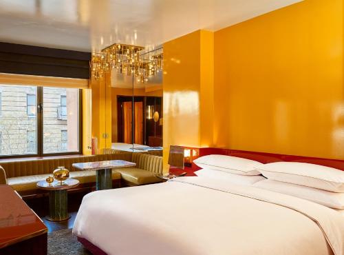Corner King Room