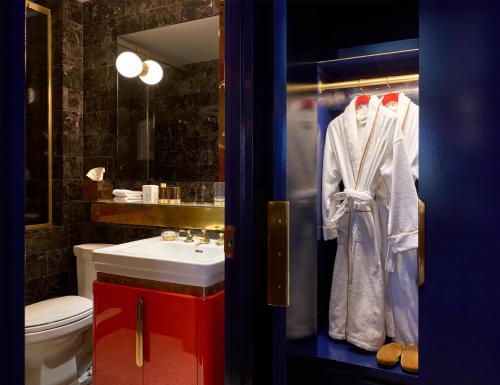 Corner King Room