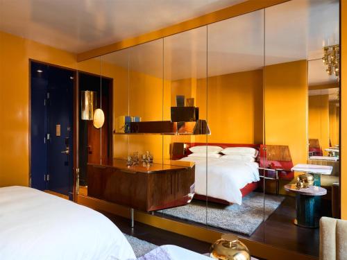 Corner King Room