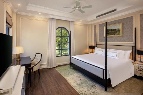 Four-Bedroom Villa with Lake View and Private Pool