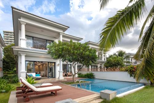 Three-Bedroom Villa with Lake View and Private Pool