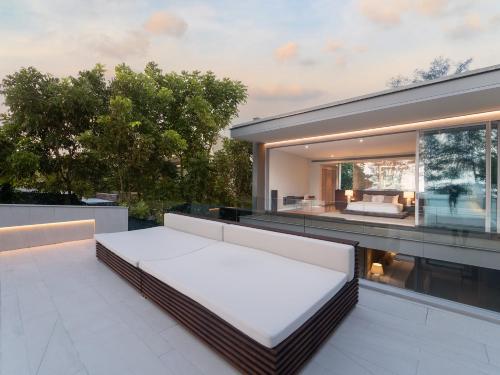 Villa - Beach Front