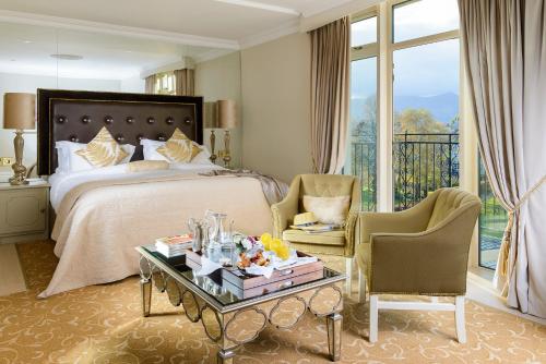 Deluxe King Room with Garden View