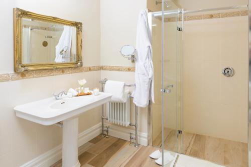 Deluxe King Room with Garden View
