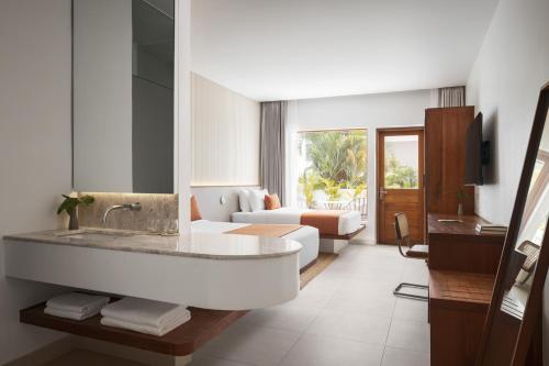 Deluxe Room Patio