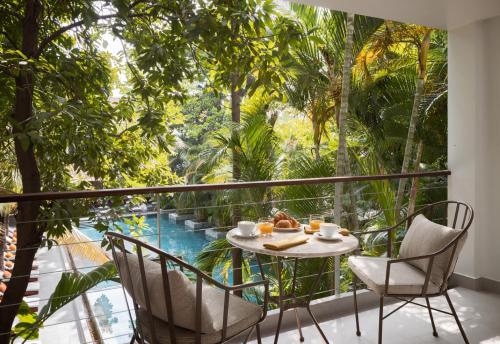 Deluxe Room - Pool View