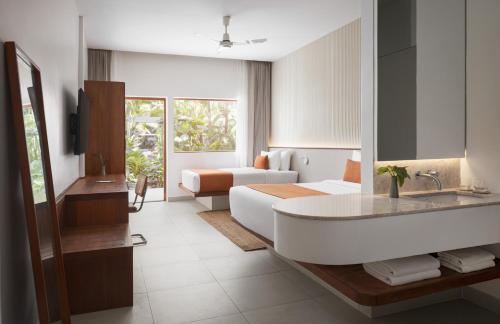 Deluxe Room Poolside Double