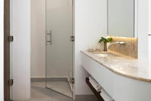 Deluxe Room Poolside Double