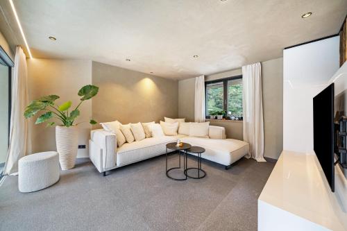 Studio with Spa Bath