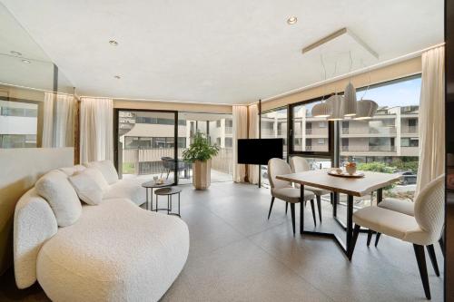 Studio with Spa Bath