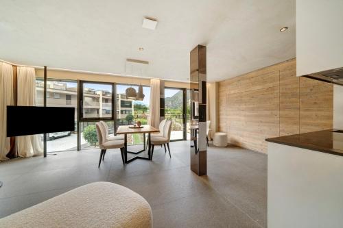 Studio with Spa Bath