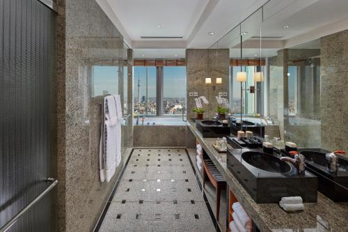 Two Bedroom Mandarin Corner Suite
