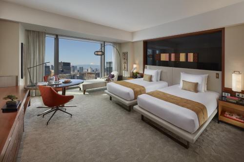 Two Bedroom Mandarin Corner Suite