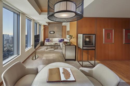 Two Bedroom Mandarin Corner Suite