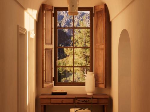 Suite with Mountain View
