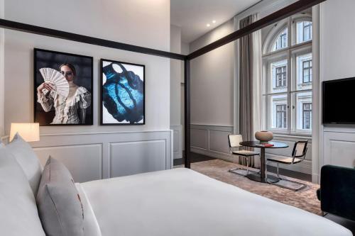 Heritage Studio One-Bedroom Studio King Suite