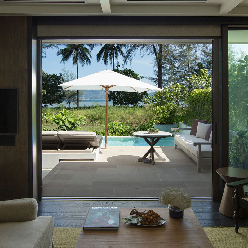 Lagoon Pool Pavilion King