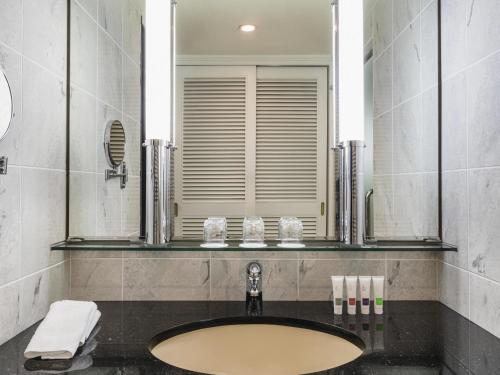 Swiss Executive Triple Room with Executive Lounge Access - High Floor