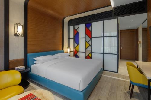 King Room – Free Breakfast, 20% off Food and Beverage, Palm Jumeirah Mall Access, Late Checkout