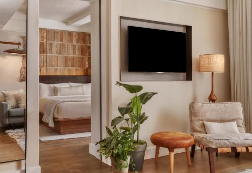 Suite with City View