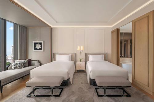 Family Suite with Lumpini Park View - Club Lounge Access