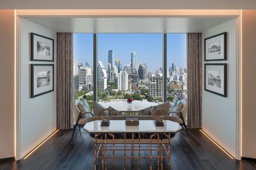 Family Suite with Lumpini Park View - Club Lounge Access