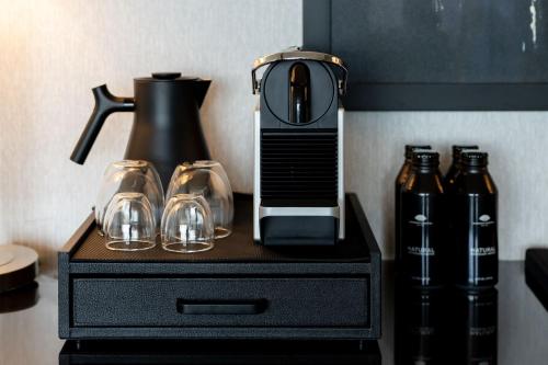 Connecting Hudson River View Family Rooms