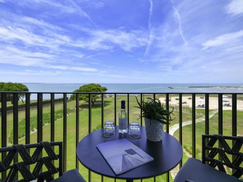 Deluxe King Room with Ocean View