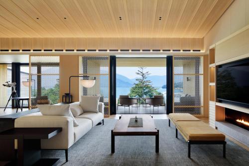 Ritz-Carlton King Suite with Lake View and Balcony