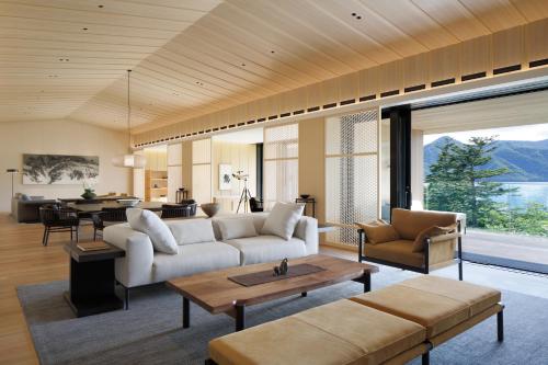 Ritz-Carlton King Suite with Lake View and Balcony