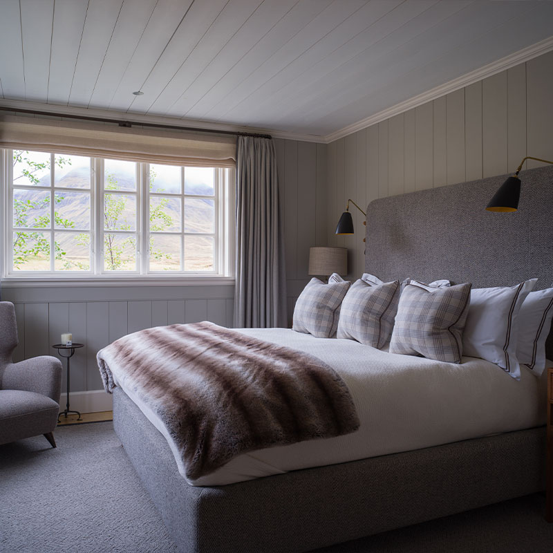 Snorri - King Bed