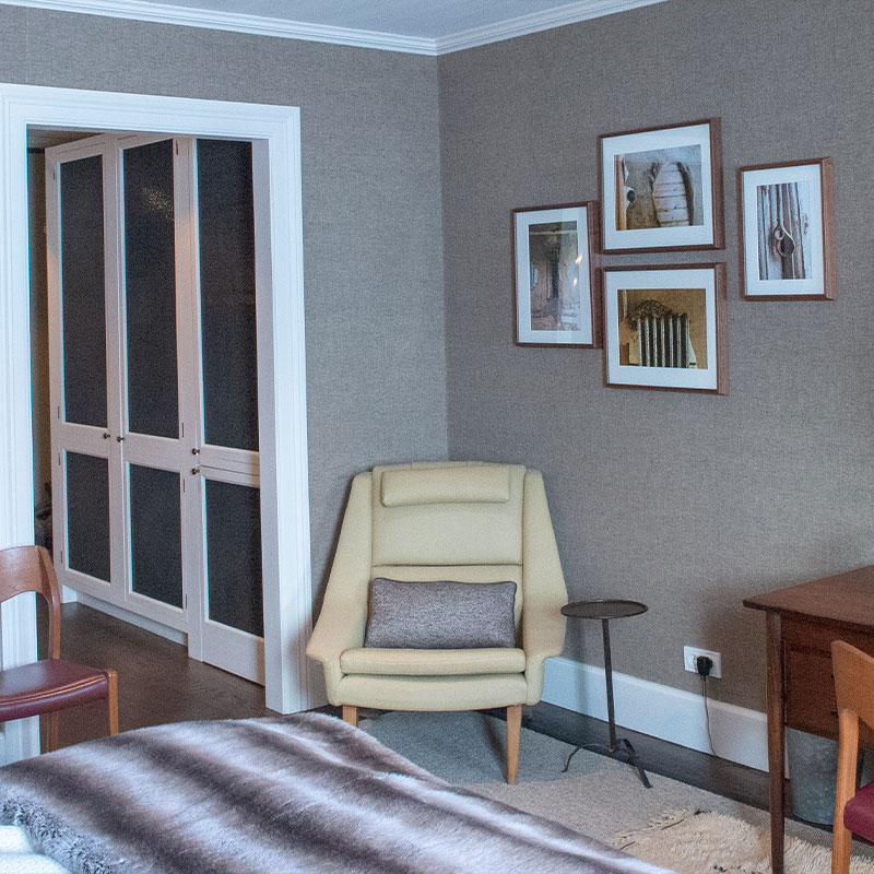 Gunnar - King Bed