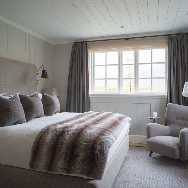 Guðrún - King Bed