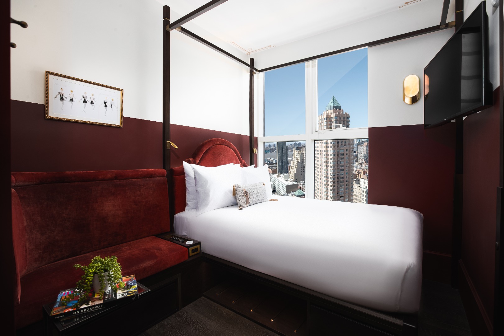 Cozy Queen Skyline