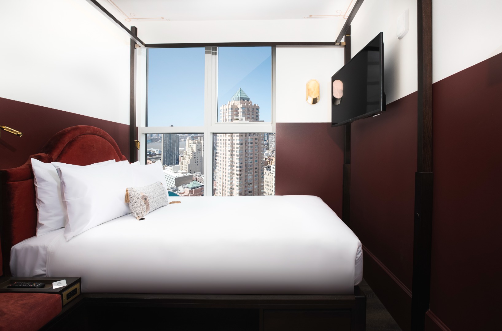 Cozy Queen Skyline