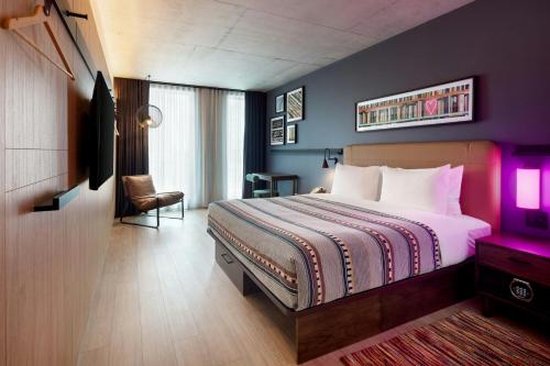 Standard King Room with City View