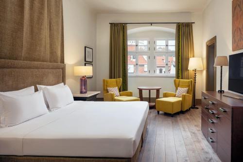 Deluxe St Thomas Church View Twin Room