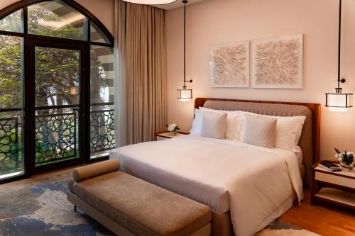 Five Bedroom Marina Skyline View, Private Pool Villa, Complimentary Soft Drinks Minibar, Daily In Villa Breakfast & Butler Service