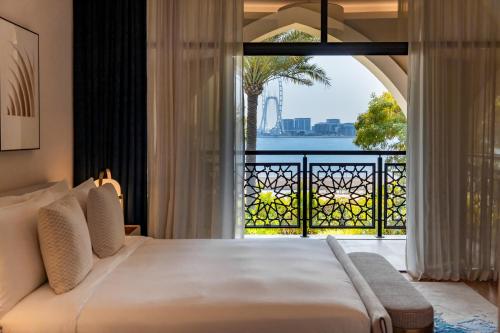 Five Bedroom Marina Skyline View, Private Pool Villa, Complimentary Soft Drinks Minibar, Daily In Villa Breakfast & Butler Service