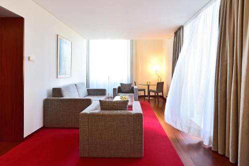 Mezzanine Suite