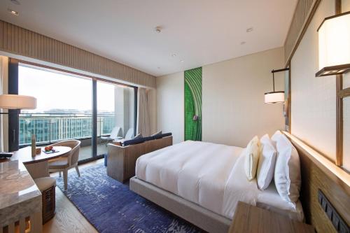 Business King Room