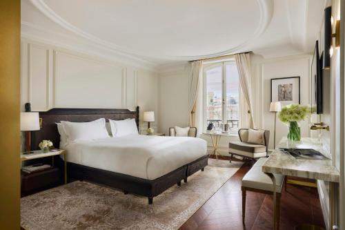Deluxe Prado View Room King