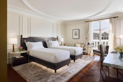 Deluxe Prado View Room Twin