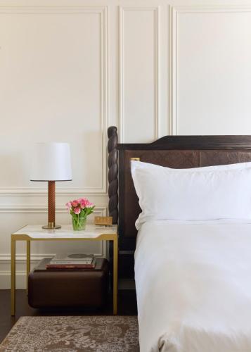 Deluxe Prado View Room Twin