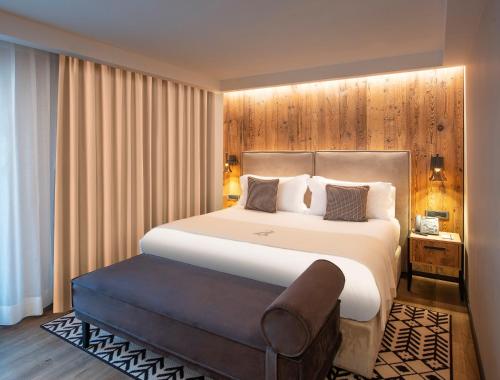 Deluxe Double Room with Mountain View (2 adults + 1 child)