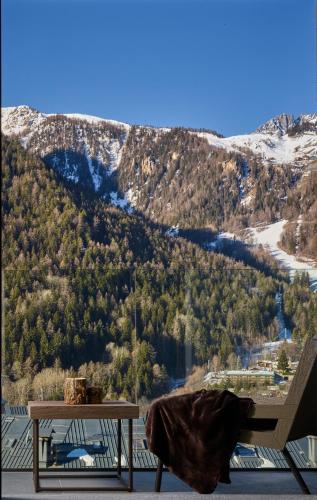 Deluxe Double Room with Mountain View (2 adults + 1 child)