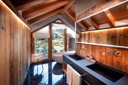 Rooftop Suite with Mountain View (2 adults + 1 child)