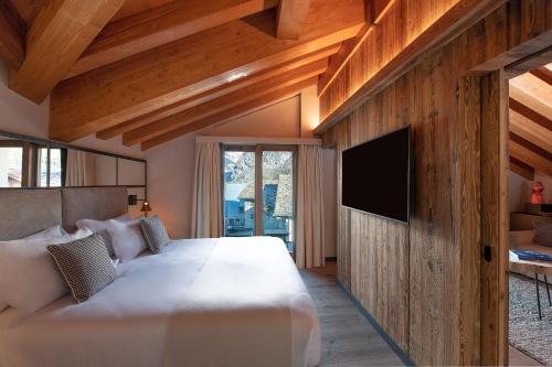 Rooftop Suite (2 adults + 1 child)