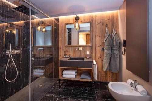 Suite with Mountain View (2 adults + 1 child)